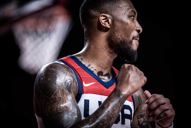 世界杯官方直播客户端下载官网正版-拉胯原因找到了？名记透露利拉德奥运期间带伤作战